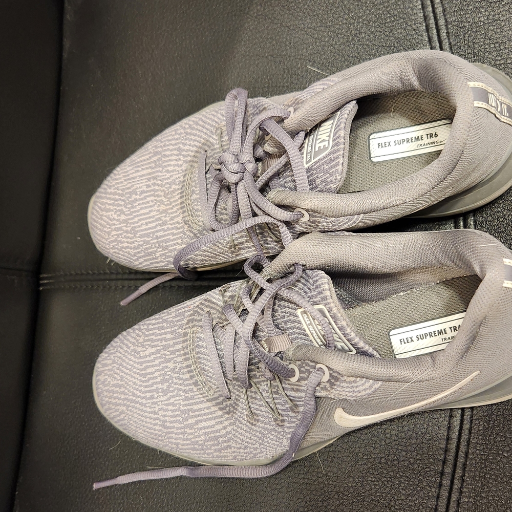 Nike Women's Gray Flex Supreme TR 6 Shoes
